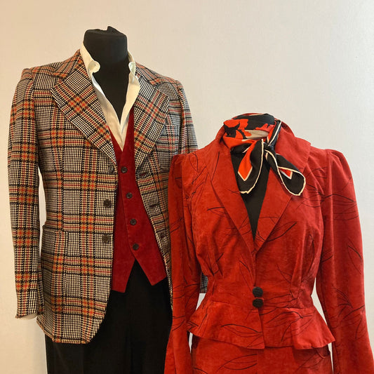 Valentijns koppel in vintage kleding