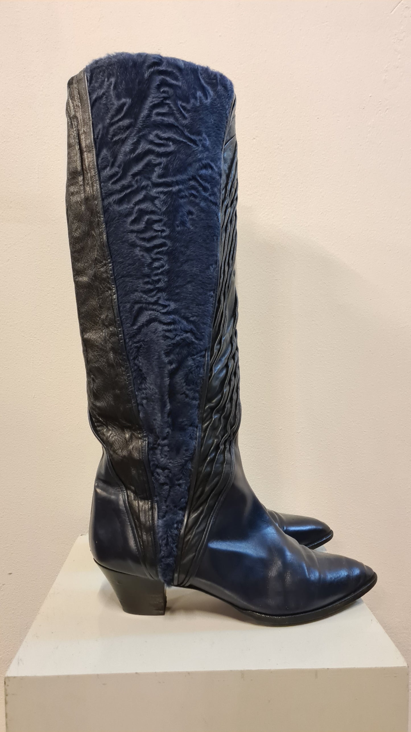 Boots dark blue with astrakhan fur 38.5