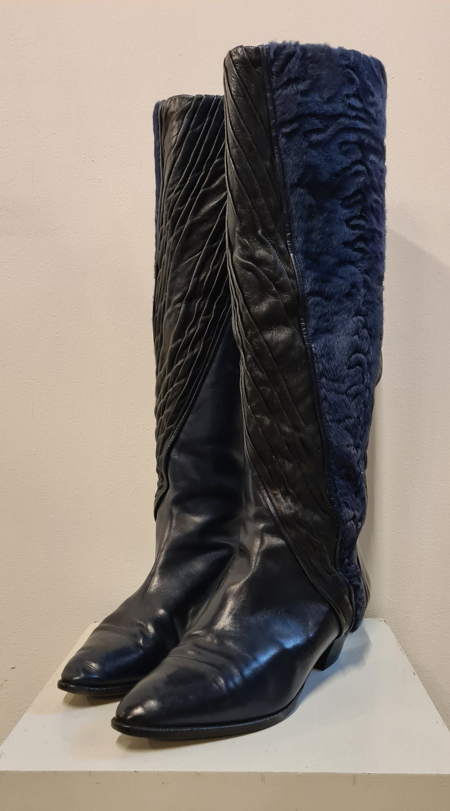 Boots dark blue with astrakhan fur 38.5