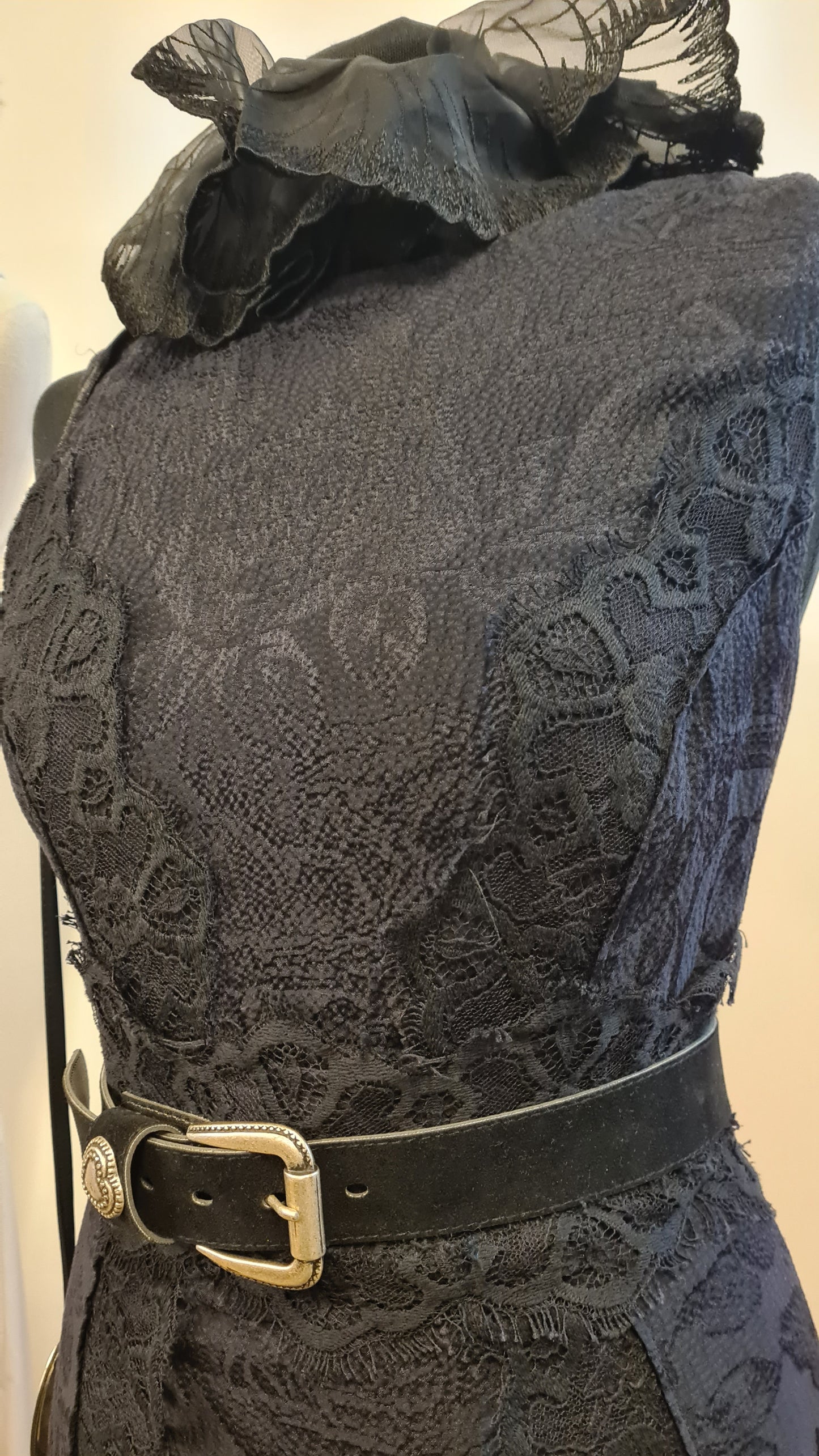 Jurk zwart met kant | Design Carolina Herrera | Zijde | Maat 36