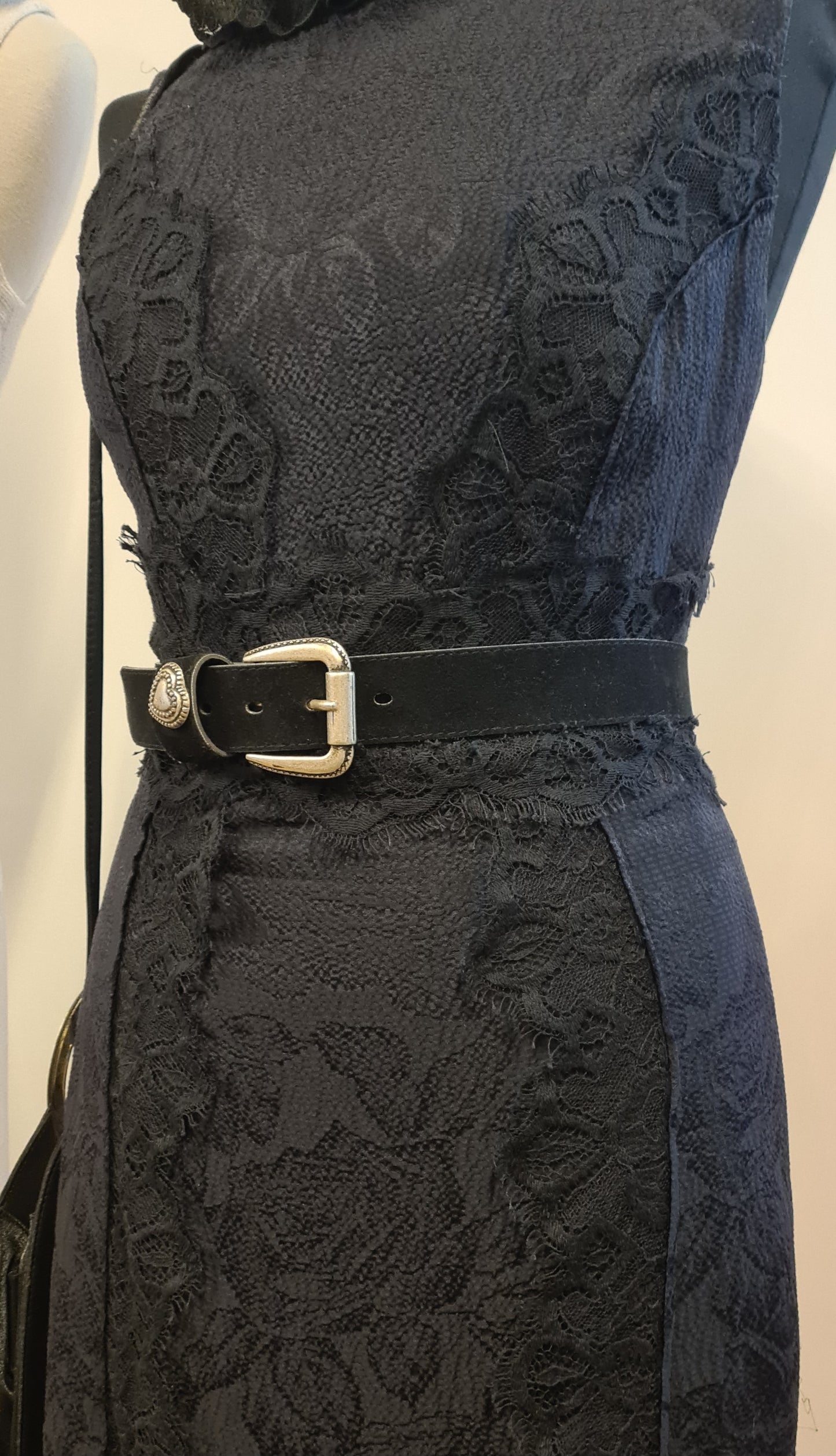 Jurk zwart met kant | Design Carolina Herrera | Zijde | Maat 36