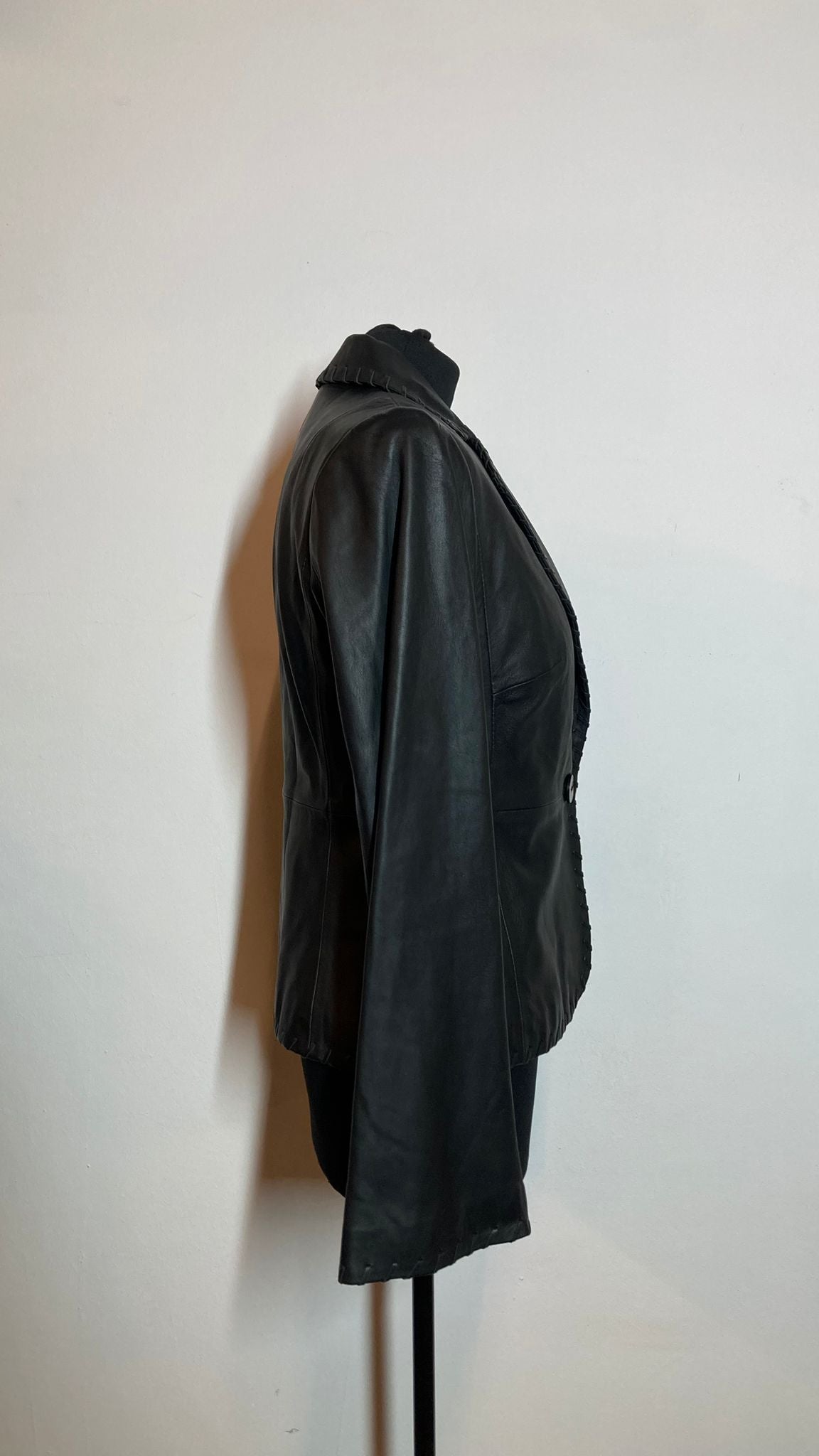 Zwarte leren jas | bijzondere sticksels | S/M