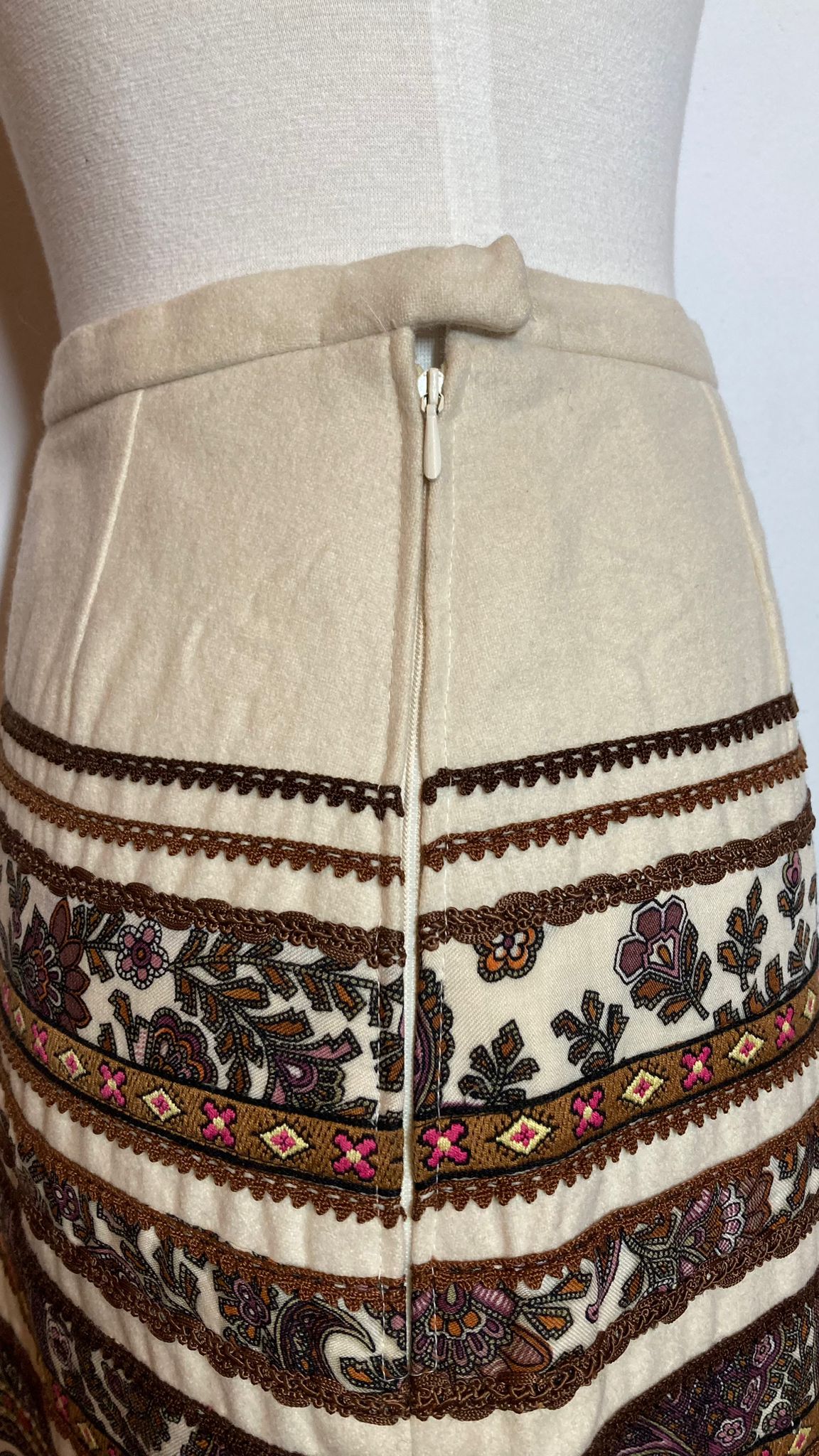 Roomkleurige gelaagde rok | gedetailleerd | M/L