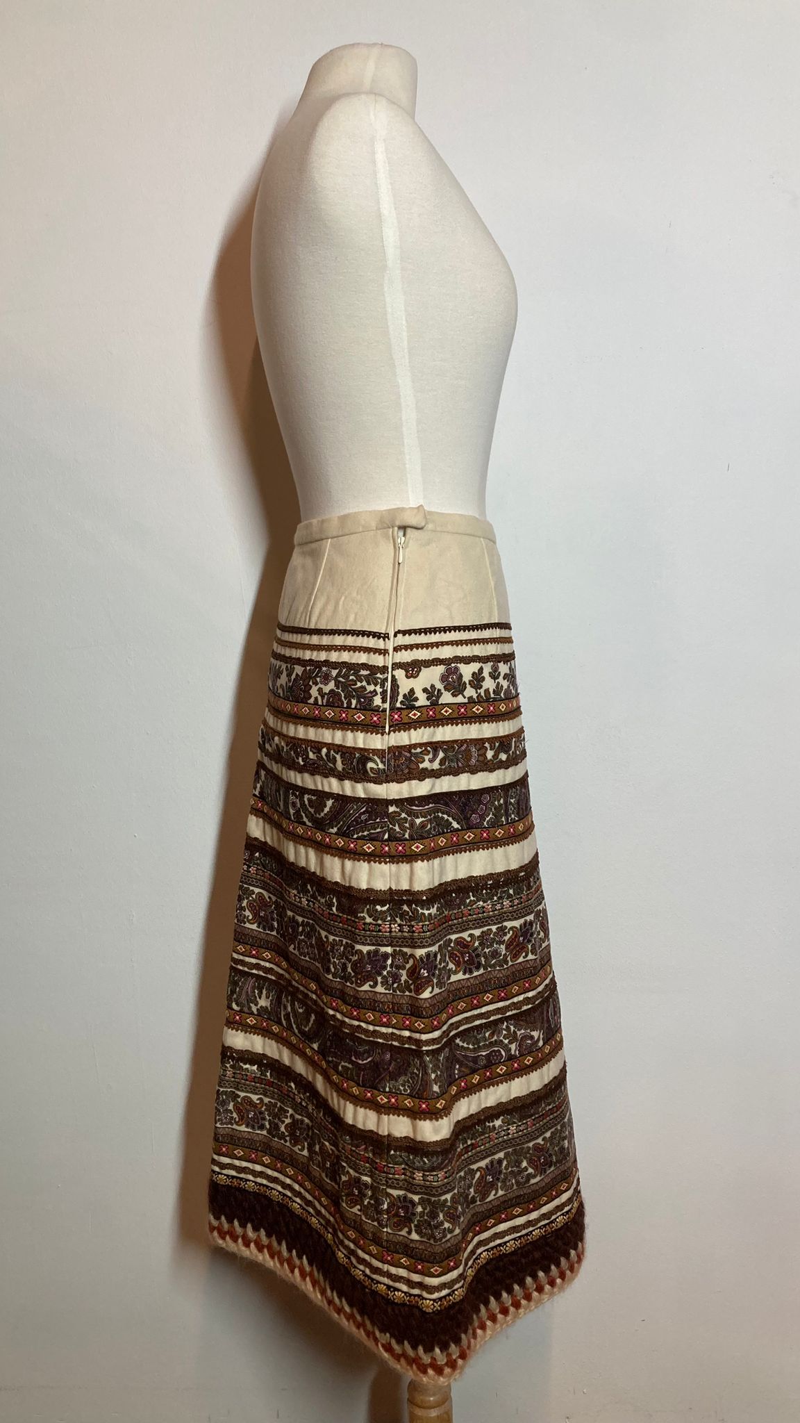 Roomkleurige gelaagde rok | gedetailleerd | M/L