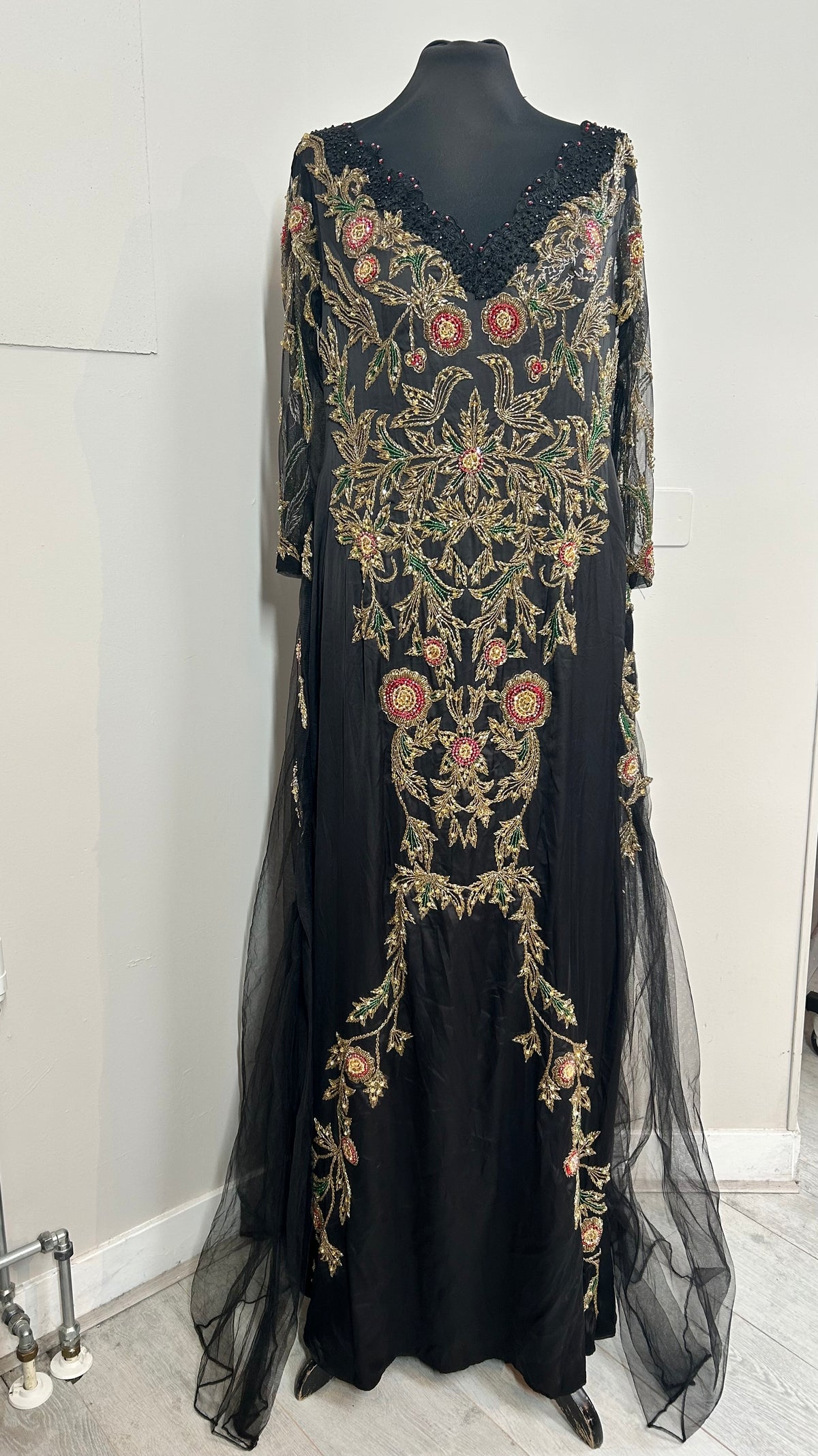 Evening dress  | embroidery | mt.L